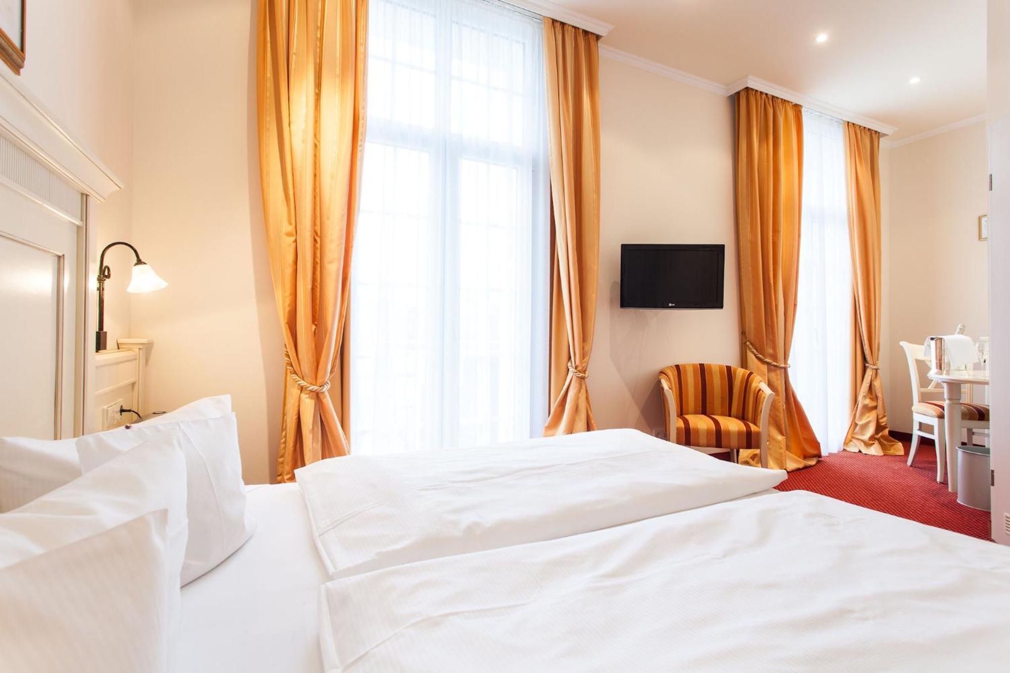 Romantik Hotel Zur Sonne Badenweiler Ngoại thất bức ảnh